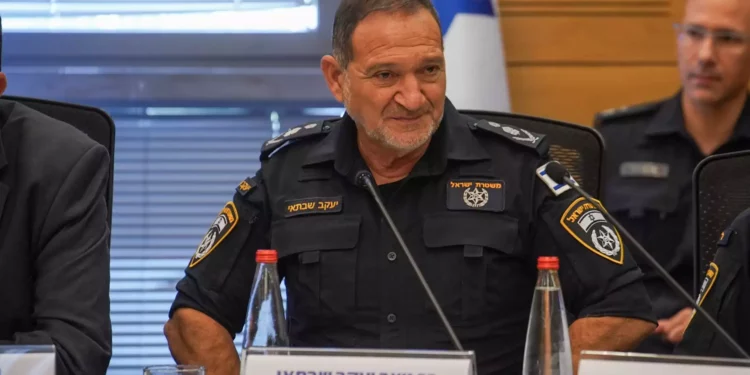 El jefe de la Policía de Israel, Kobi Shabtai, habla en una reunión del Comité de Seguridad Nacional de la Knesset el 22 de octubre de 2023. (Dani Shem Tov/Knesset)