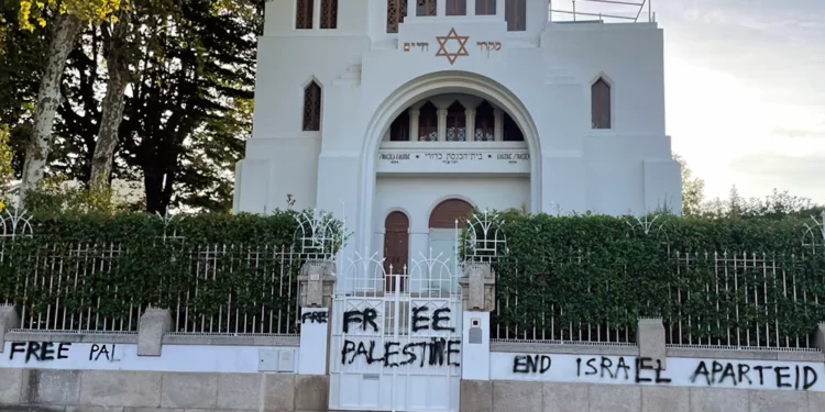 Vandalizan sinagoga de Oporto con lemas pro palestinos