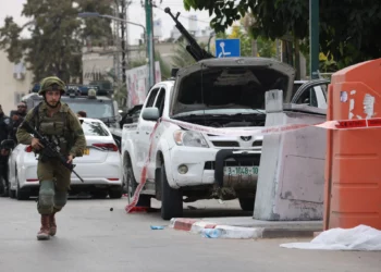 Israel lucha contra infiltración de Hamás tras ataque devastador