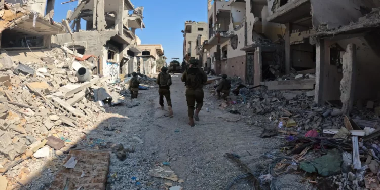 Las FDI informan de feroces combates en el interior de Gaza