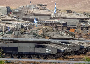 Israel equipa tanques con jaulas antidrones antes de entrar a Gaza
