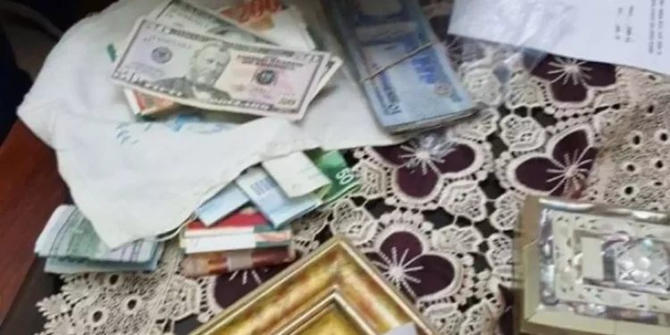 Ilustrativo: Dinero incautado por las fuerzas de seguridad israelíes, sospechoso de haber sido entregado a familias de terroristas por Hamás, el 14 de agosto de 2017. (Shin Bet)