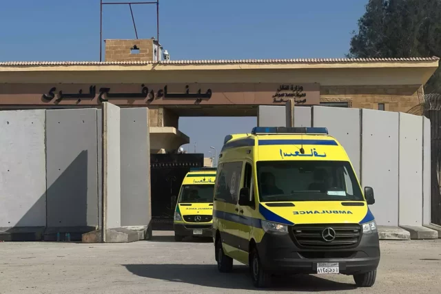 Se reanudan las evacuaciones de heridos de Gaza a Egipto
