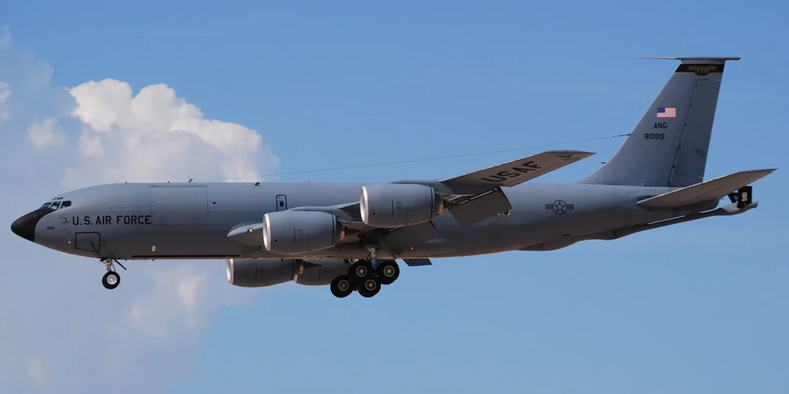 KC-135R número de cola 58-0109 delante del hangar principal en Sioux City, Iowa, el 16 de octubre de 2021. Foto de la Guardia Nacional Aérea de EE.UU. Sargento Mayor Vincent De Groot.