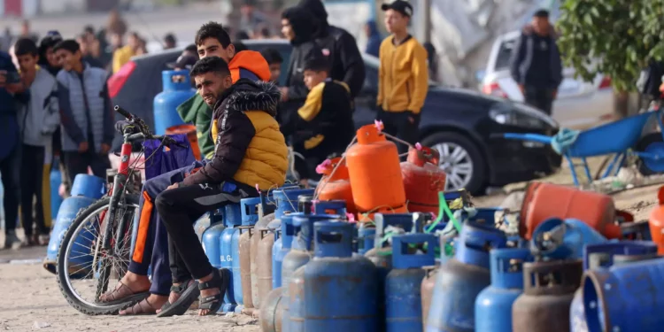 4 camiones de combustible y 4 de gas de cocina llegaron a Gaza