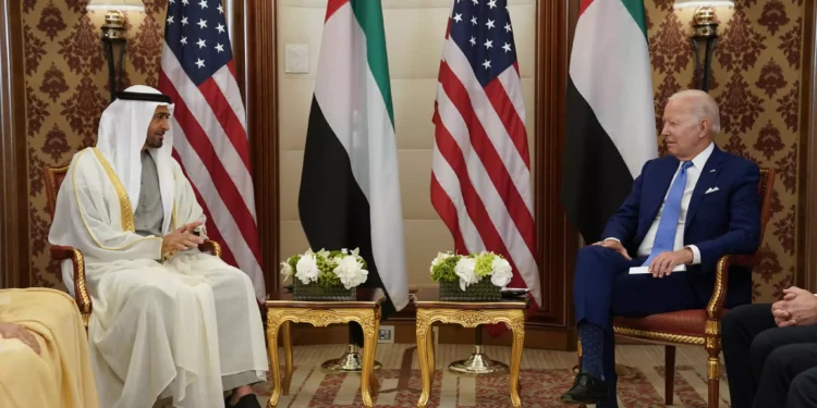 Biden discute guerra entre Israel y Hamás con líder emiratí