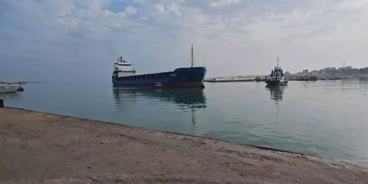 Un barco turco con hospitales móviles llega a Egipto cerca de Gaza
