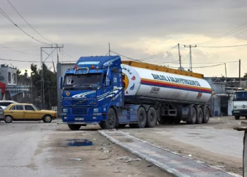 Israel permite entrada de 2 camiones de combustible al día a Gaza