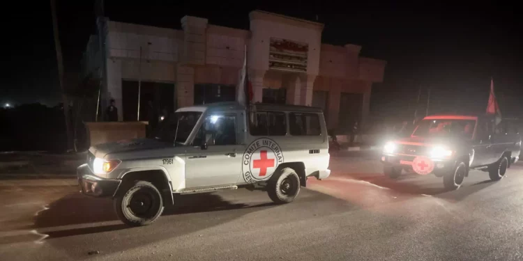 13 rehenes israelíes están en manos de la Cruz Roja