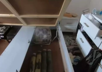 FDI muestra cohetes de Hamás ocultos en cama de una niña