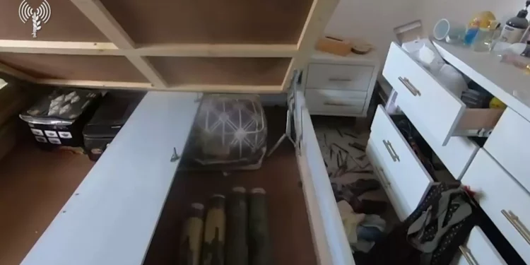 FDI muestra cohetes de Hamás ocultos en cama de una niña