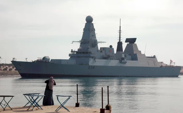 Gran Bretaña envía destructor al Golfo para reforzar seguridad