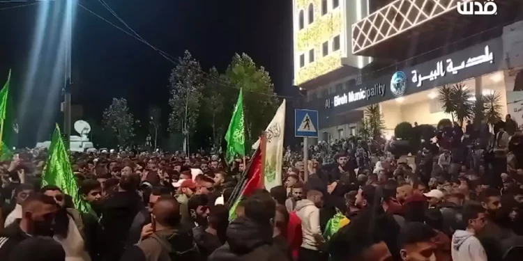 Palestinos celebran excarcelación de terroristas
