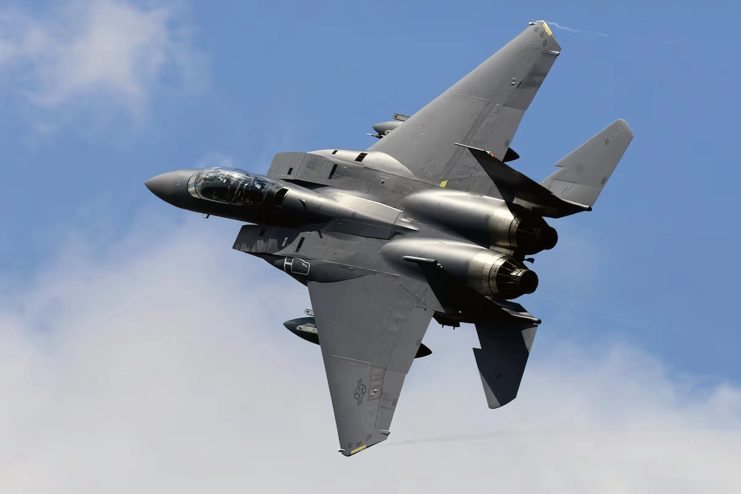 F-15E Strike Eagle: Caza legendario creado para enfrentar a Rusia
