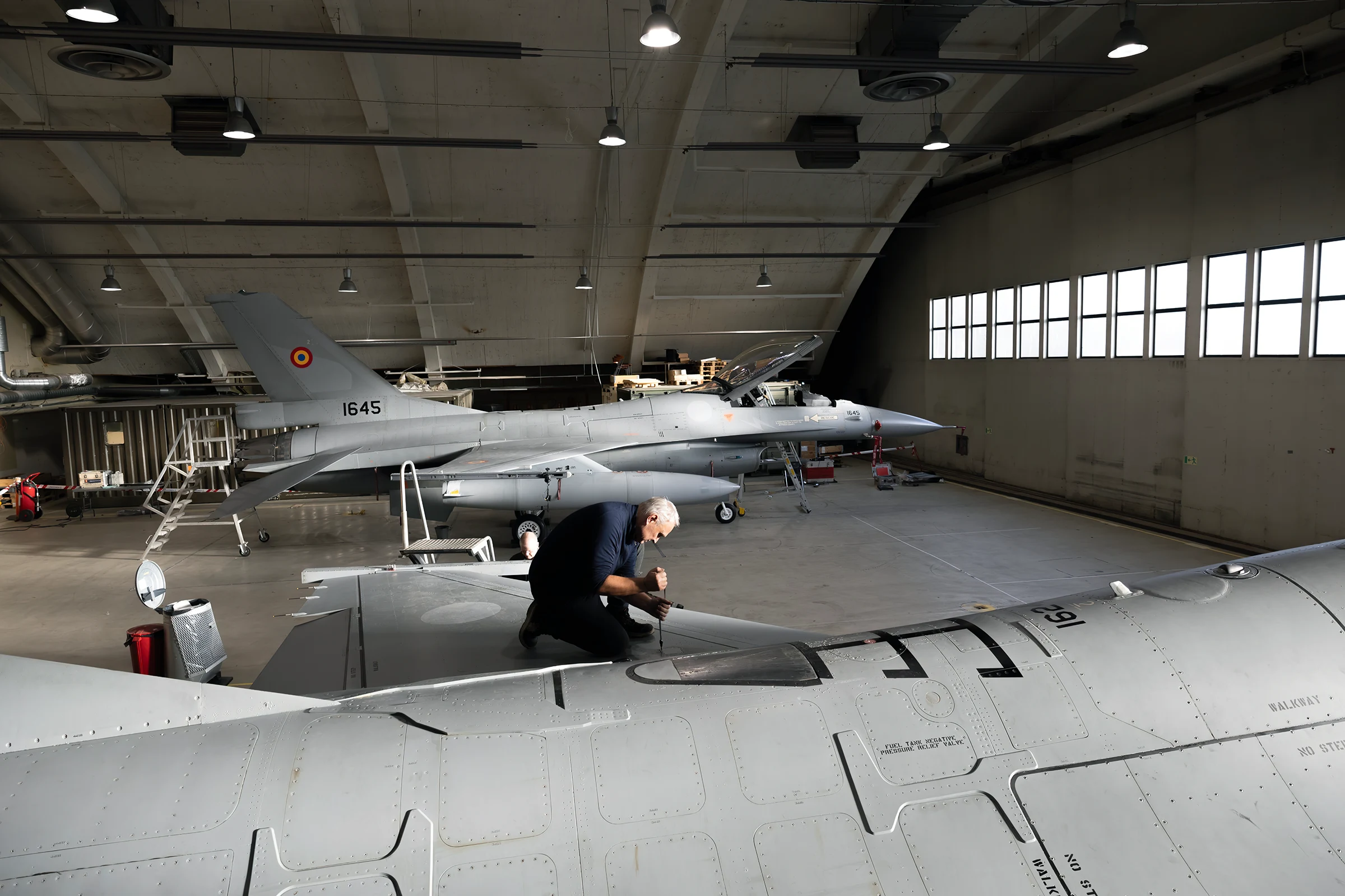 Rumanía recibe los primeros F-16 procedentes de Noruega