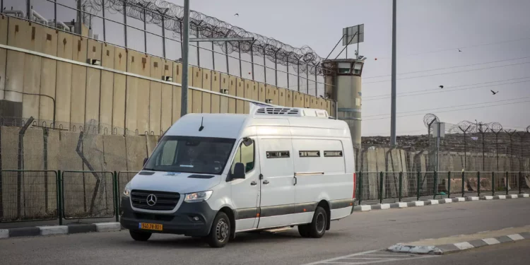Israel recibe lista de terroristas a excarcelar en canje por rehenes