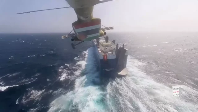 Hutíes publican vídeo del secuestro de buque “vinculado a Israel”