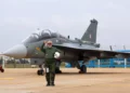 Narendra Modi sube al caza LCA Tejas en un vuelo histórico