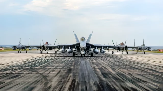 Despliegue aéreo de EE. UU. masivo en base Kadena de Japón