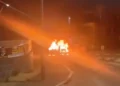 Cohete del Líbano en Kiryat Shmona incendia un coche