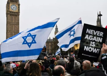 100.000 personas marchan contra el antisemitismo en Londres