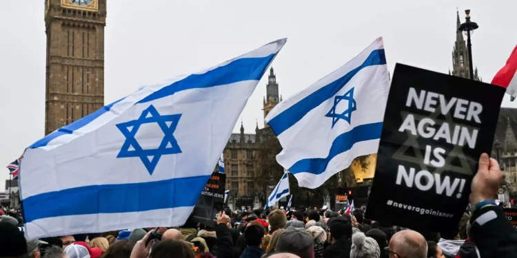 100.000 personas marchan contra el antisemitismo en Londres