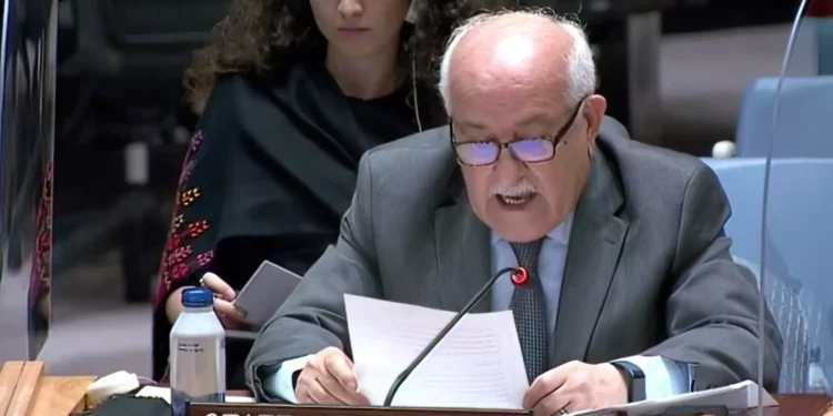 El 8 de agosto de 2022, Riyad Mansour, embajador palestino ante la ONU, se dirige al Consejo de Seguridad. (Captura de pantalla de la televisión de la ONU)