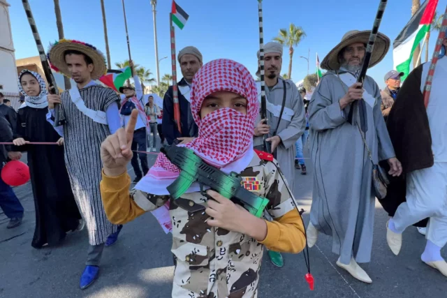 Decenas de miles se manifiestan contra Israel en Marruecos