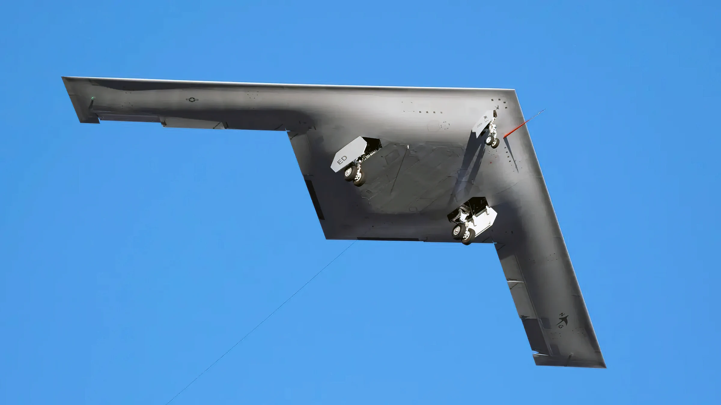 Primer vuelo del B-21 Raider: un amanecer innovador en aviación