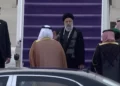 Raisi de Irán llega a Arabia Saudí con un keffiyeh