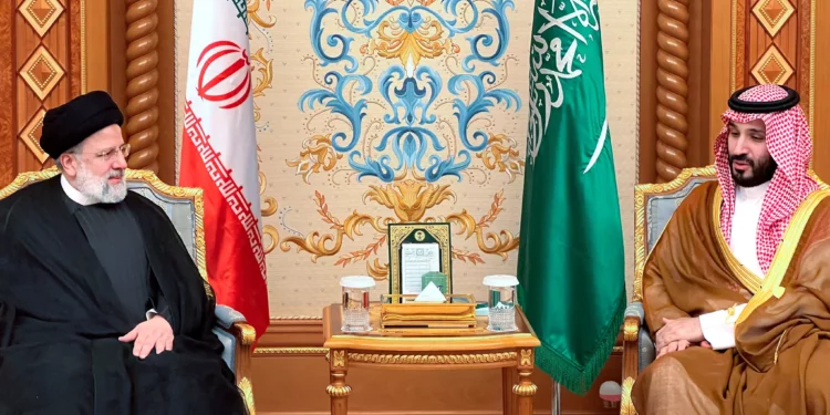 MBS de Arabia Saudí y Raisi de Irán se reúnen por primera vez