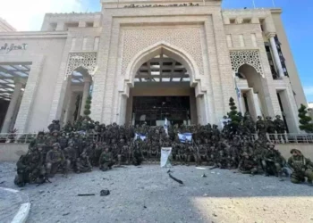 Fotografía sin fechar que, al parecer, muestra a tropas de la Brigada Nahal de la FDI ante el tribunal de Hamás en la ciudad de Gaza (Utilizada de conformidad con la cláusula 27a de la Ley de Propiedad Intelectual).