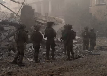 Fuerzas terrestres de las FDI operan en el norte de la Franja de Gaza, en esta foto cedida para su publicación el 6 de noviembre de 2023. (Fuerzas de Defensa de Israel)