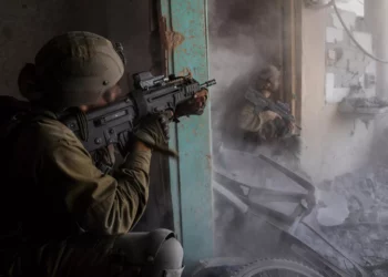 Fuerzas de las FDI en el norte de la Franja de Gaza en una foto difundida el 10 de noviembre de 2023 (Fuerzas de Defensa de Israel)
