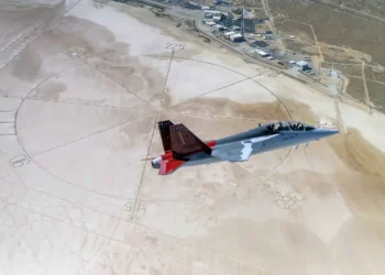 El primer Boeing T-7A Red Hawk llega a la Base Aérea de Edwards