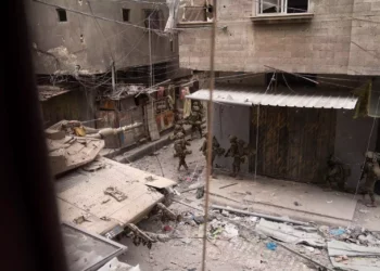 Tropas de la unidad Egoz operan en el campamento Shati de la ciudad de Gaza, en una foto de distribución de la FDI publicada el 23 de noviembre de 2023. (Fuerzas de Defensa de Israel)