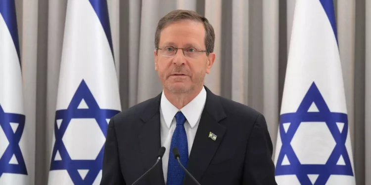 El presidente Isaac Herzog se dirige a la nación el 8 de octubre de 2023. (Amos Ben Gershom/GPO)