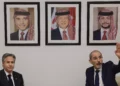 El secretario de Estado estadounidense Antony Blinken asiste a una reunión con el viceprimer ministro y ministro de Asuntos Exteriores jordano Ayman Safadi, durante una jornada de reuniones sobre la guerra en curso entre Israel y el grupo terrorista palestino Hamás, en Ammán, Jordania, el 4 de noviembre de 2023. (Jonathan Ernst/Foto compartida vía AP)