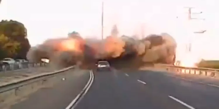 Video: cohete se estrella contra autopista cerca de Ashdod