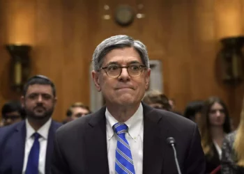 Jack Lew, el candidato propuesto por el presidente Joe Biden para ser embajador de EE.UU. en Israel, testifica durante una audiencia de confirmación de la Comisión de Relaciones Exteriores del Senado en el Capitolio el 18 de octubre de 2023 en Washington, DC. (Drew Angerer/Getty Images/AFP)