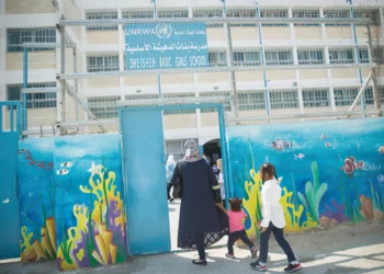 La entrada a una escuela de la UNRWA en Belén. (Crédito: MIRIAM ALSTER/FLASH90)