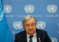 El Secretario General de la ONU, Antonio Guterres, pronuncia un discurso durante un debate abierto del Consejo de Seguridad sobre el mantenimiento de la paz y la seguridad internacionales en la sede de la ONU en Nueva York el 20 de noviembre de 2023. (Yuki IWAMURA / AFP)