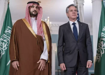 El Secretario de Estado de EEUU, Antony Blinken, a la derecha, se reúne con el Ministro de Defensa de Arabia Saudí, Khalid bin Salman, el miércoles 1 de noviembre de 2023, en el Departamento de Estado en Washington. (AP Photo/Jacquelyn Martin)