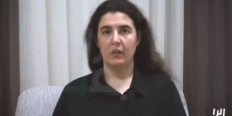 Elizabeth Tsurkov, académica ruso-israelí secuestrada en Irak a principios de este año, habla en un clip emitido el 13 de noviembre de 2023 por la cadena de televisión por satélite iraquí Al Rabiaa. (Captura de pantalla: X; utilizado de conformidad con la cláusula 27a de la Ley de Propiedad Intelectual)
