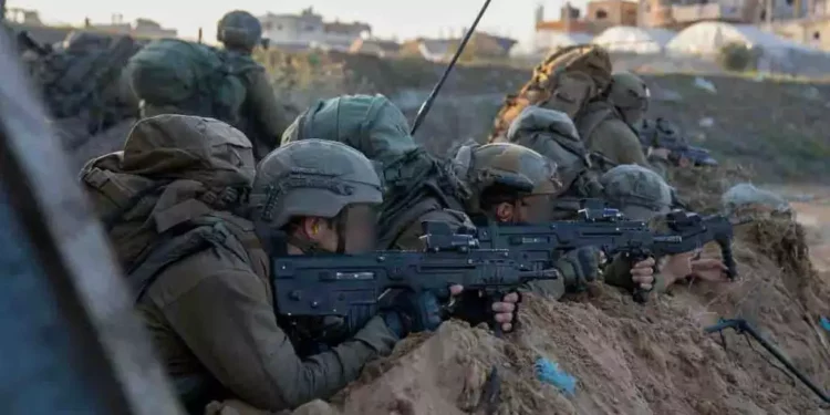 Tropas de las FDI operando en la Franja de Gaza en una imagen publicada el 4 de noviembre de 2023. (Fuerzas de Defensa de Israel)
