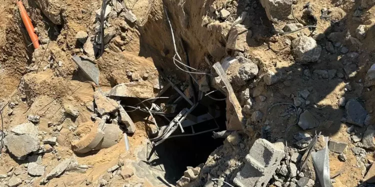 Un túnel que la FDI dice que se encontró dentro del complejo del Hospital Shifa en la ciudad de Gaza, 16 de noviembre de 2023. (FDI)