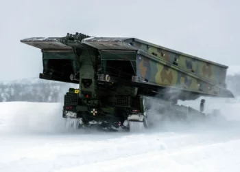 Noruega recibe puentes lanzamisiles blindados (AVLB) Leguan basados en Leopard 2