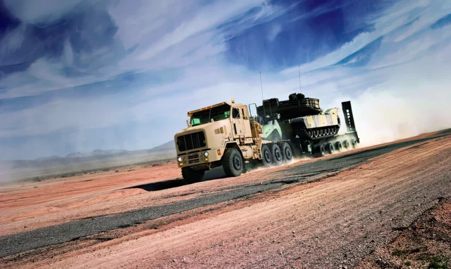 Marruecos moderniza su flota con camiones Oshkosh HET A1