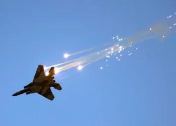 Cazas israelíes atacan posiciones de lanzamiento de misiles de Hezbolá