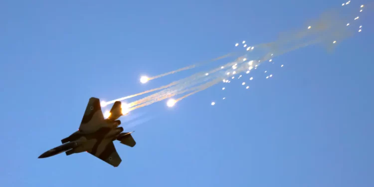 Cazas israelíes atacan posiciones de lanzamiento de misiles de Hezbolá